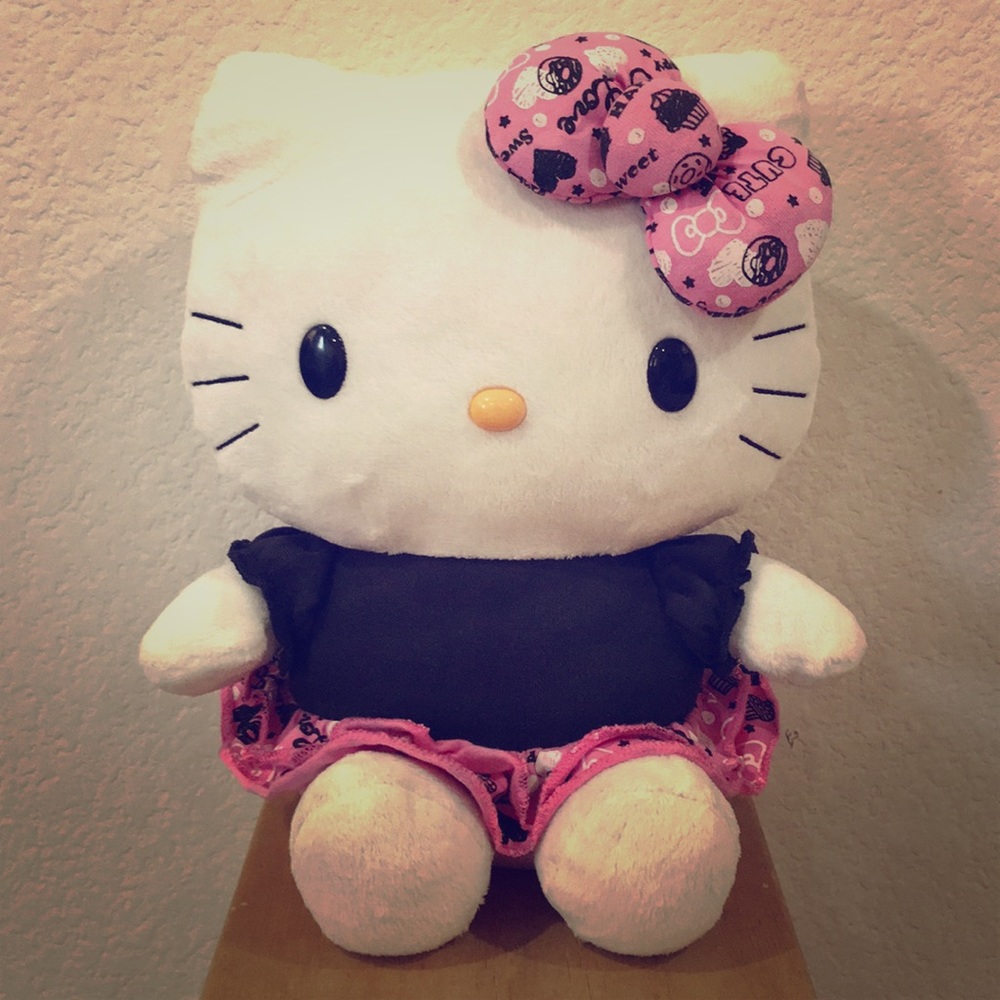 ❣️RARE HELLO KITTY❣️COLLECTION BY SANRIO HARD TO FIND PRETTY CUTE PLUSH TOY .